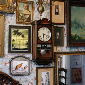 Pared personalizada con decoración del propietario